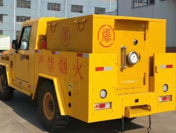 新竹镇凯龙爆破器材运输车：保障爆破任务的安全运行