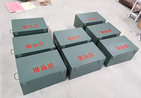 新竹镇炸药箱和雷管箱一般是怎么存放的？