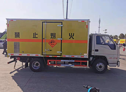 新竹镇爆破器材运输车技术升级与安全合规新趋势